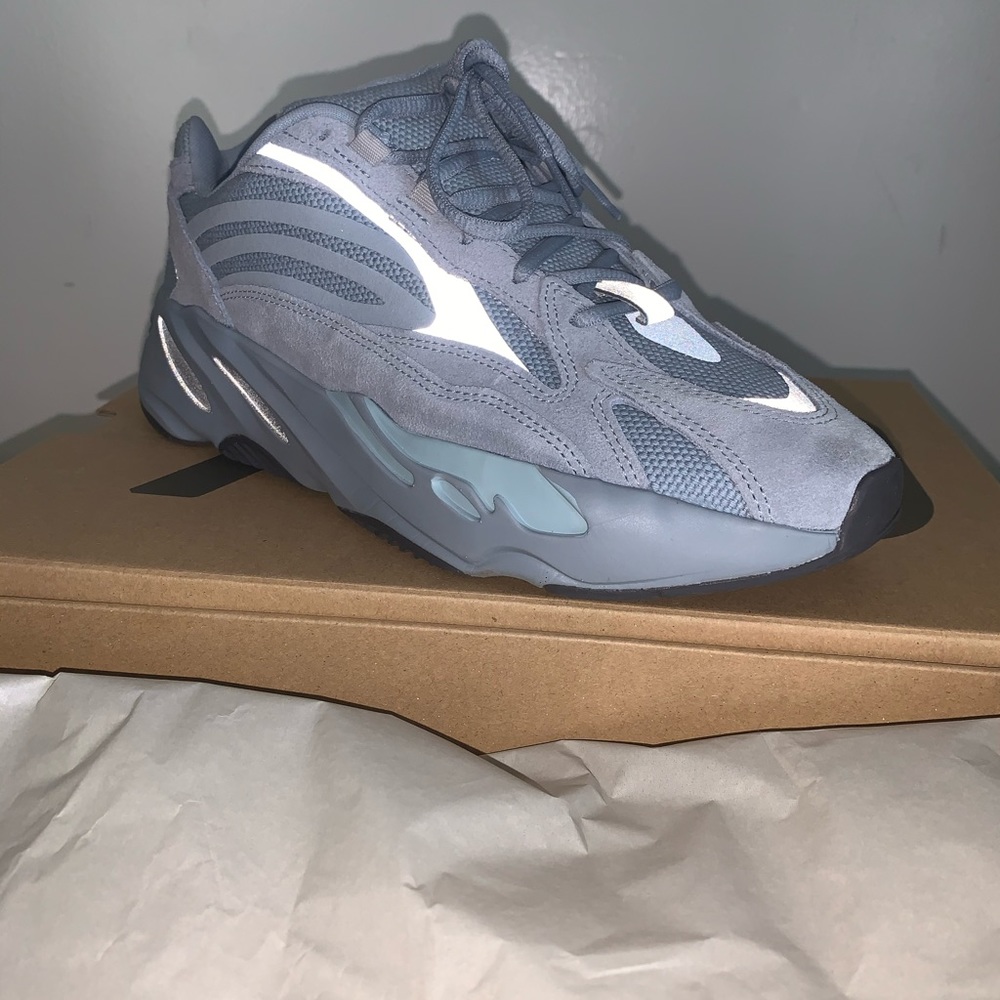 Hospital Blue Yeezy 700